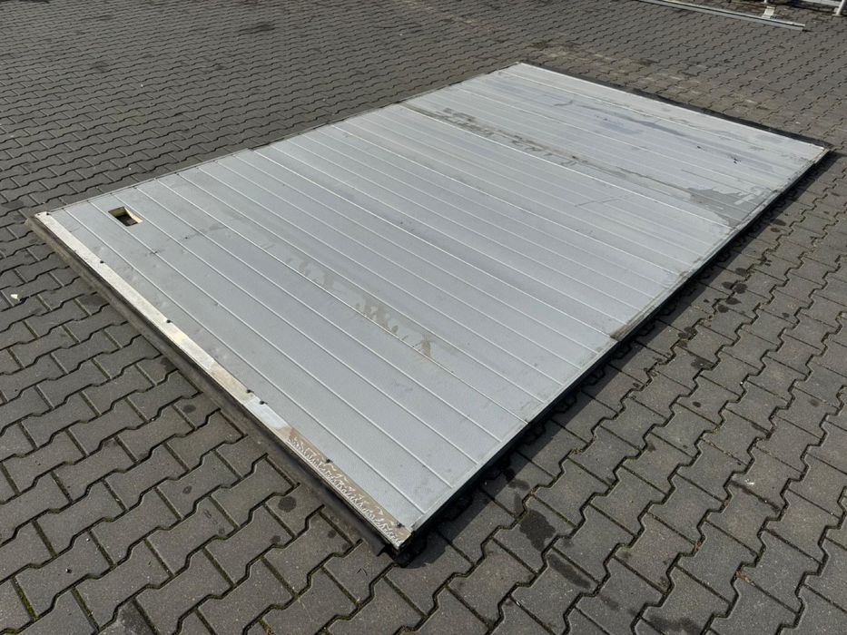 Brama 2.55x4.00 segmentowa elektryczna panelowa