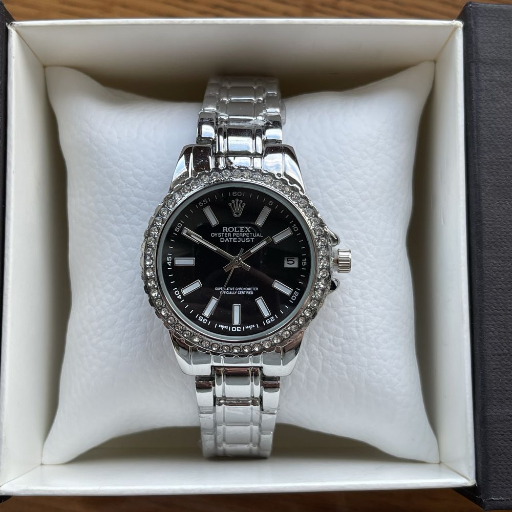 Жіночий годинник Rolex сріблястого кольору