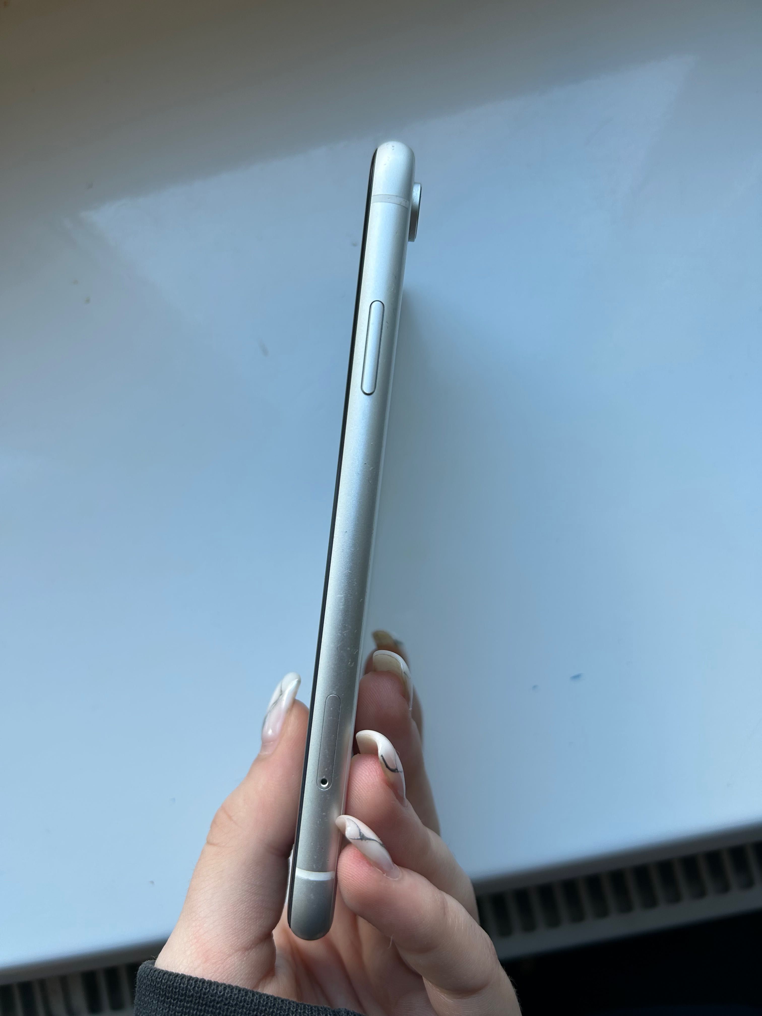 iPhone XR 64 GB kolor biały stan telefonu dobry