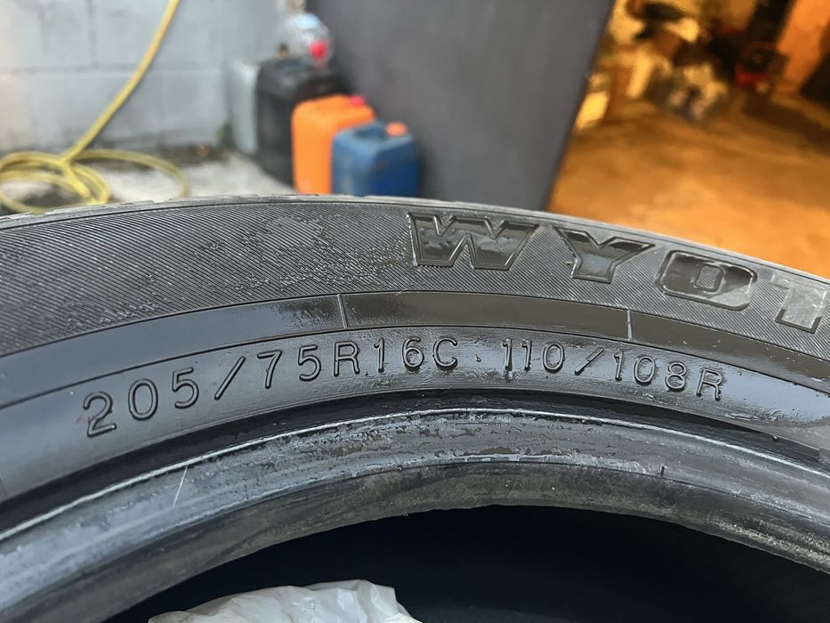 Шини колеса ризина