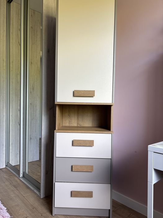 Regał słupek zamykany