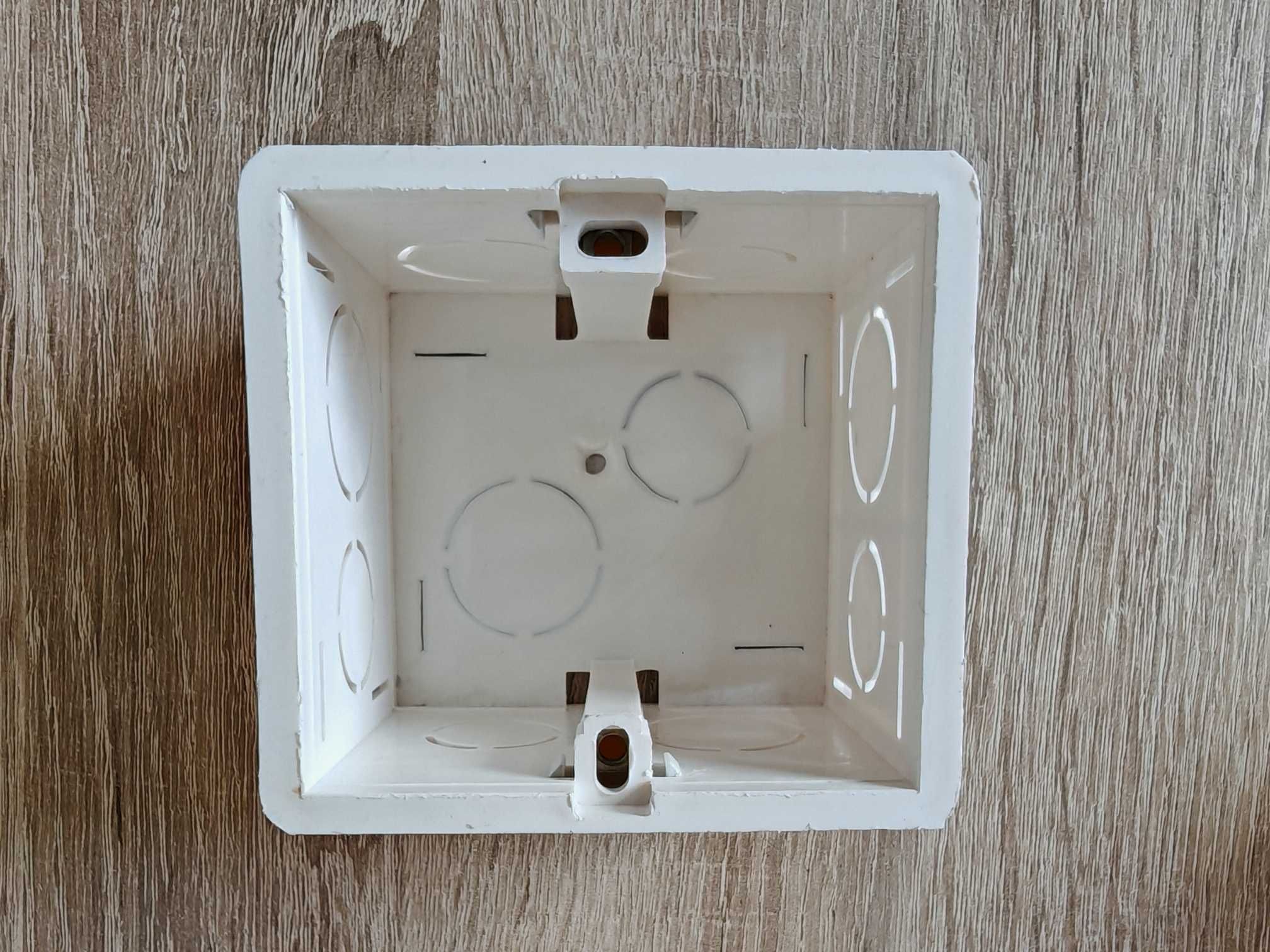 2x Puszka elektryczna podtynkowa dla gniazdek włączników 86x86