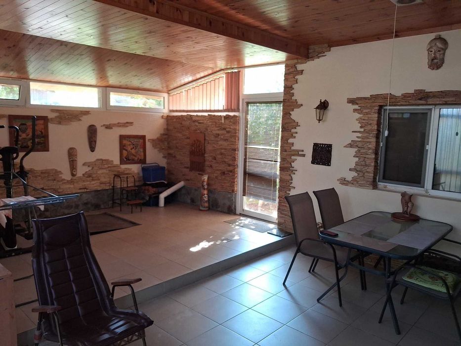 Будинок з ремонтом та басейном у Крюкові