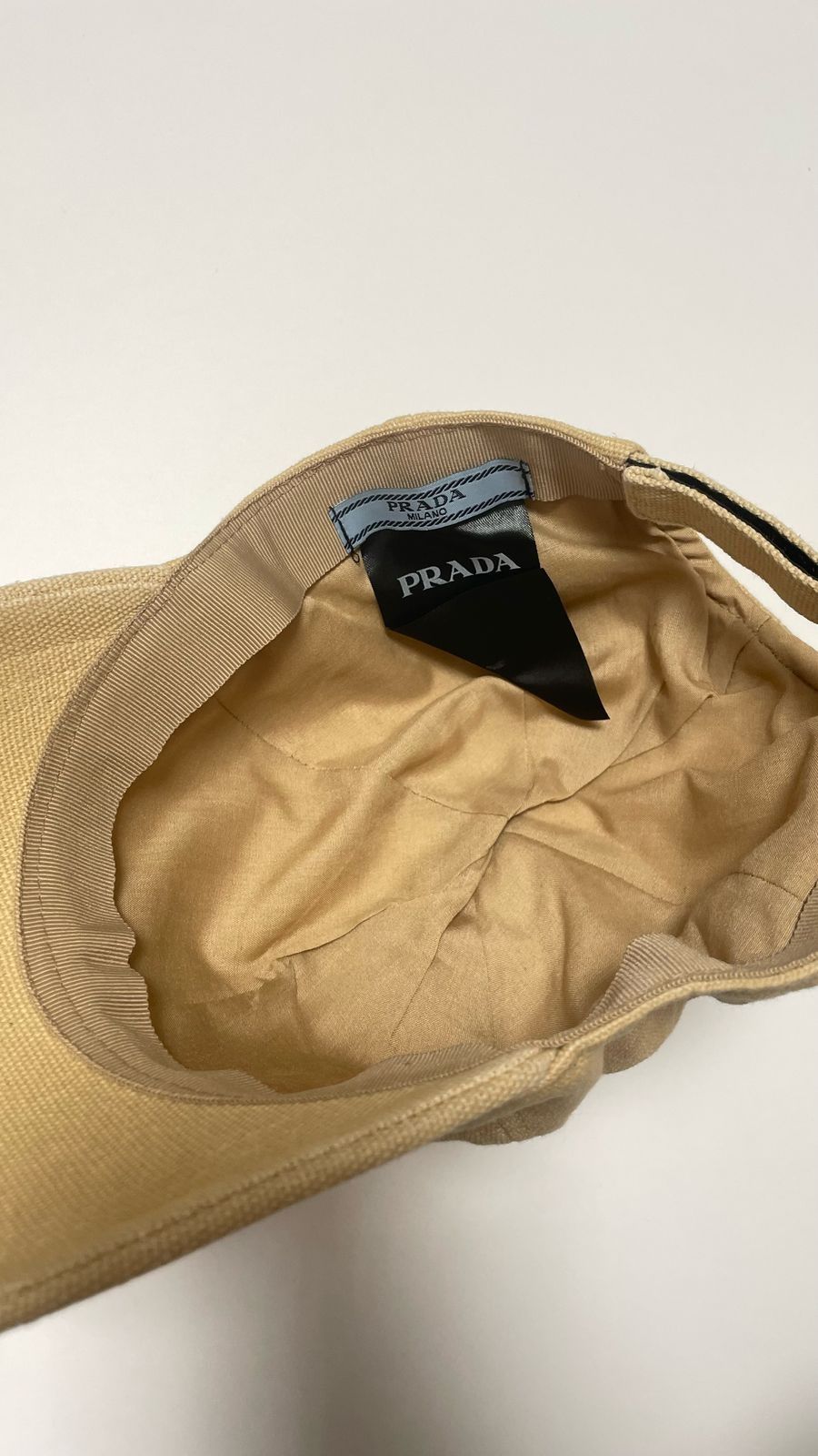 Prada бежева кепка розмір л 56-60см