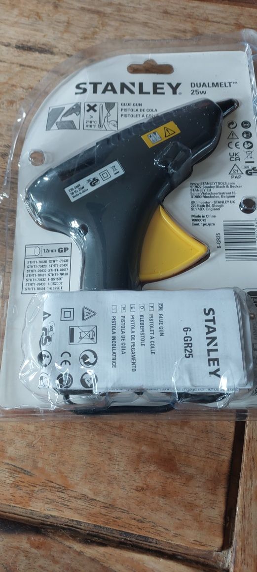 Pistolet do kleju Stanley  dual melt 25w nowy