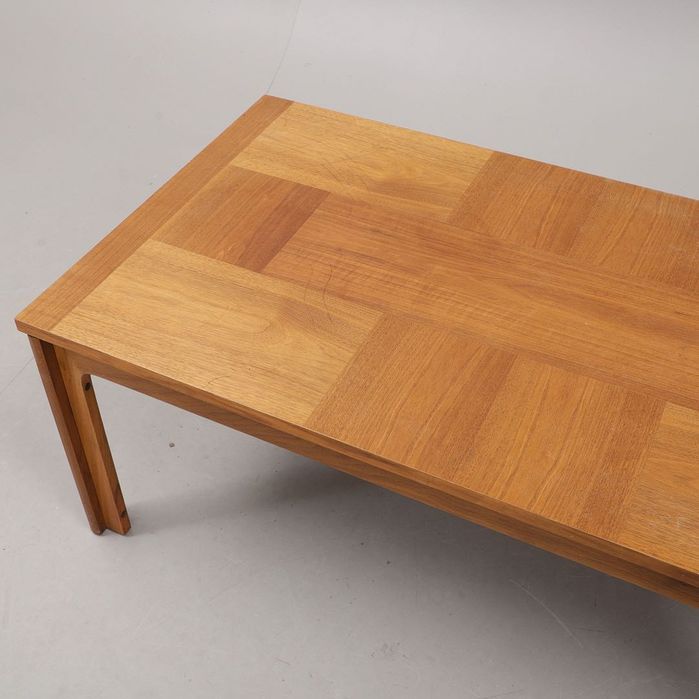 Stolik kawowy ława szwedzki orzechowy, druga połowa XX wieku