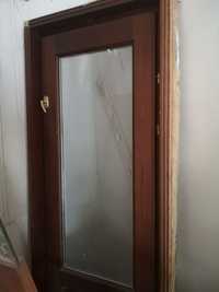 Дверь деревянная баклонная с луткой со стеклопакетом