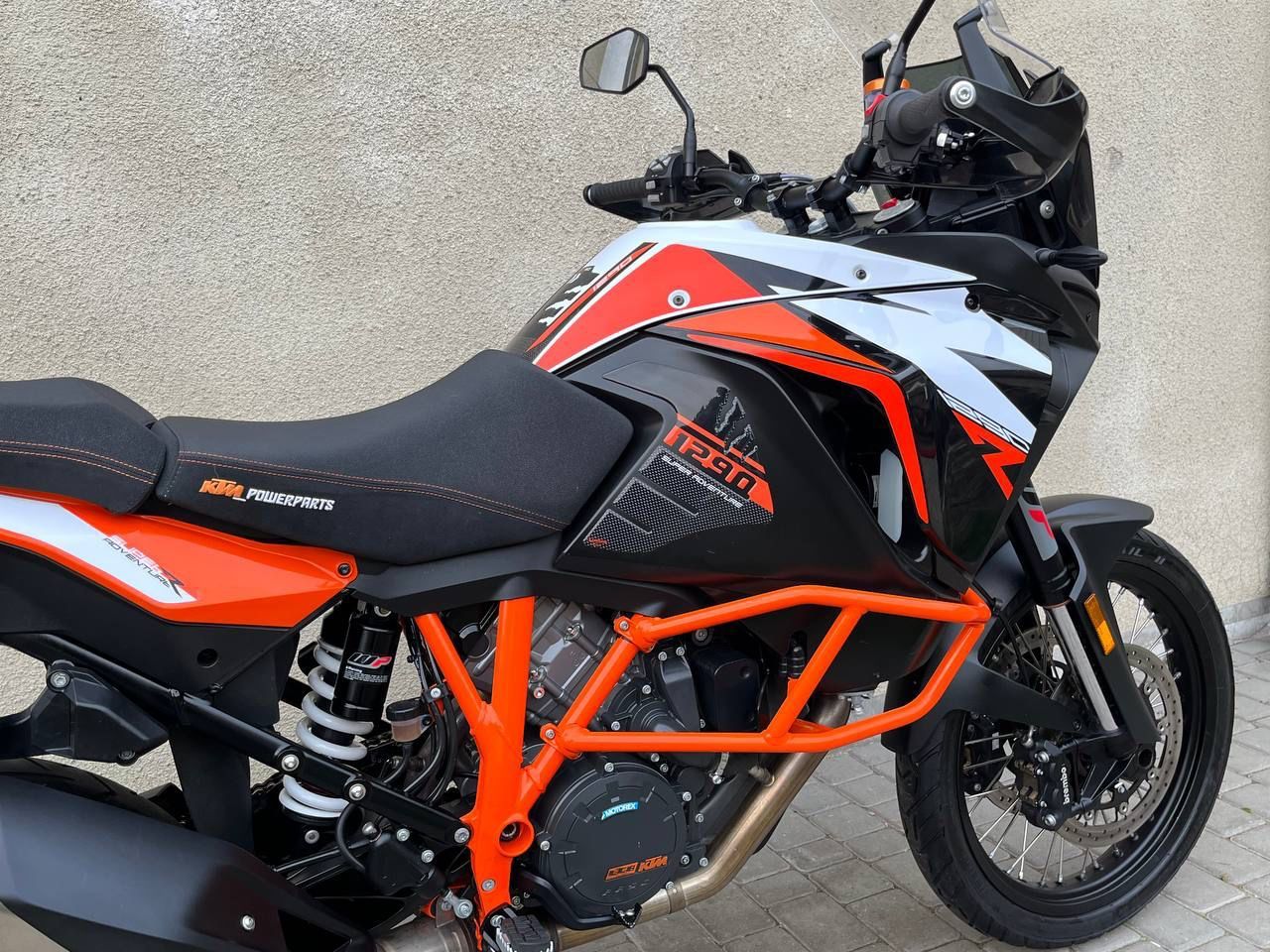 Мотоцикл KTM 1290R Super Adventure.