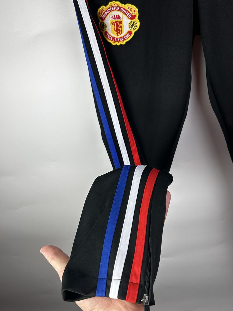 Joggersy Adidas Originals x Man Untd