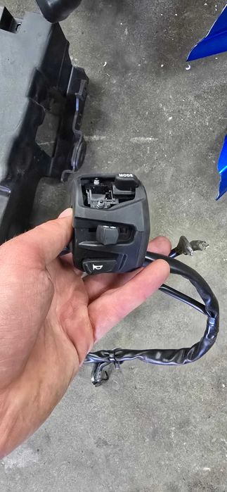 Części Suzuki GSX-R 1000R 2019r!Plastik wypełnienie przełącznik boczek