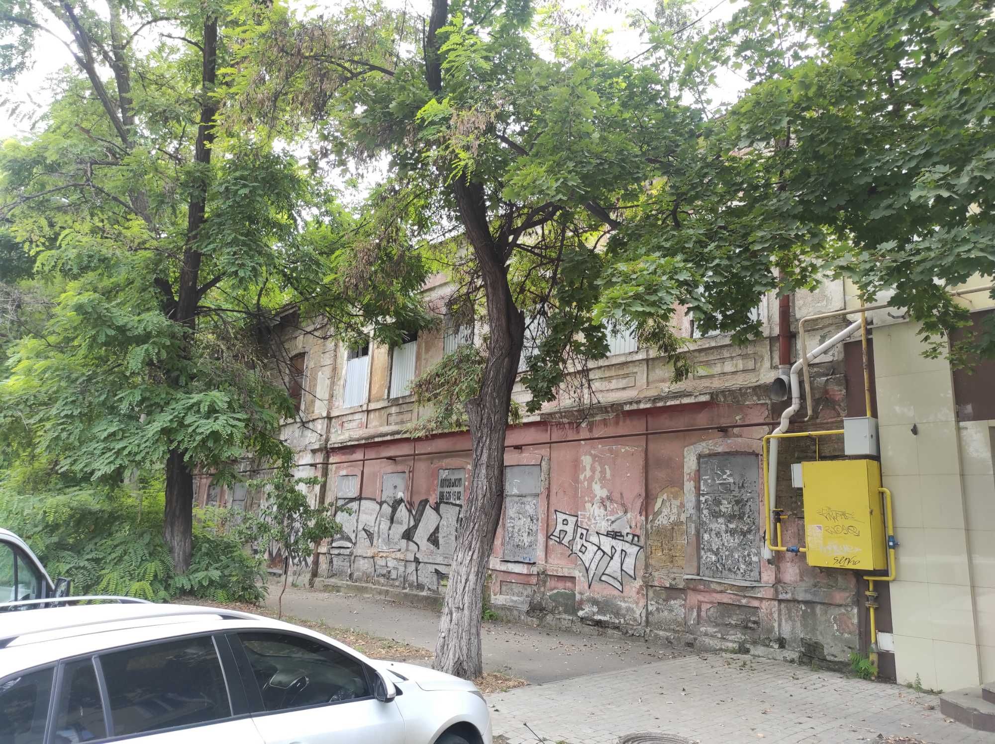 Продам фасадное здание, 620 м2, на Прохоровской. Под реконструкцию.