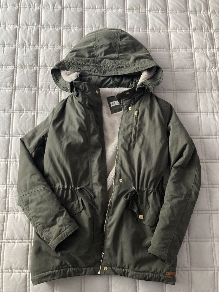Zielona khaki parka kurtka płaszcz z kapturem i futerkiem w środku H&M