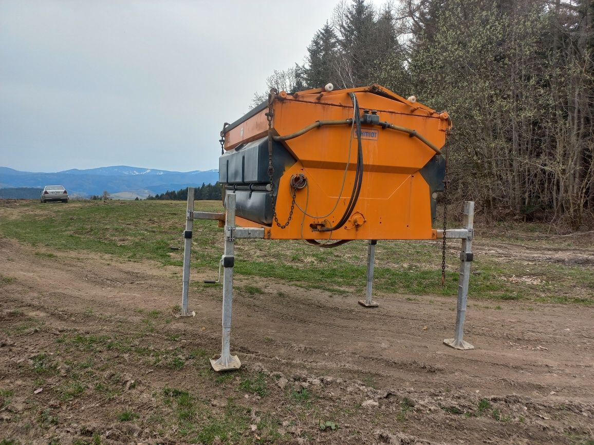 Piaskarka posypywacz schmidt stratos 3m³ Unimog  4x4 mb track