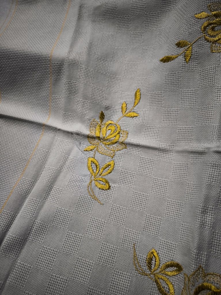 Toalha quadrada com renda