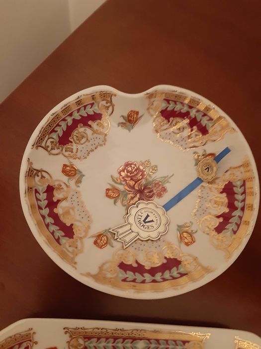 Porcelana de Limoges. Travessa e Concha decorativas.