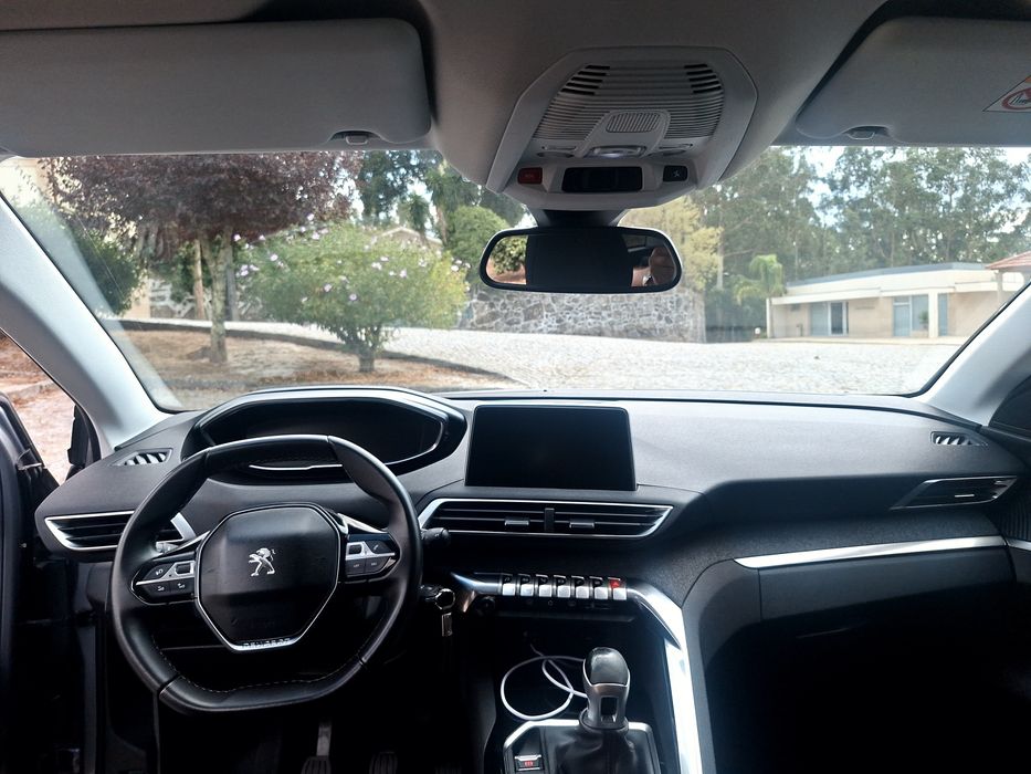 Peugeot cinza 3008