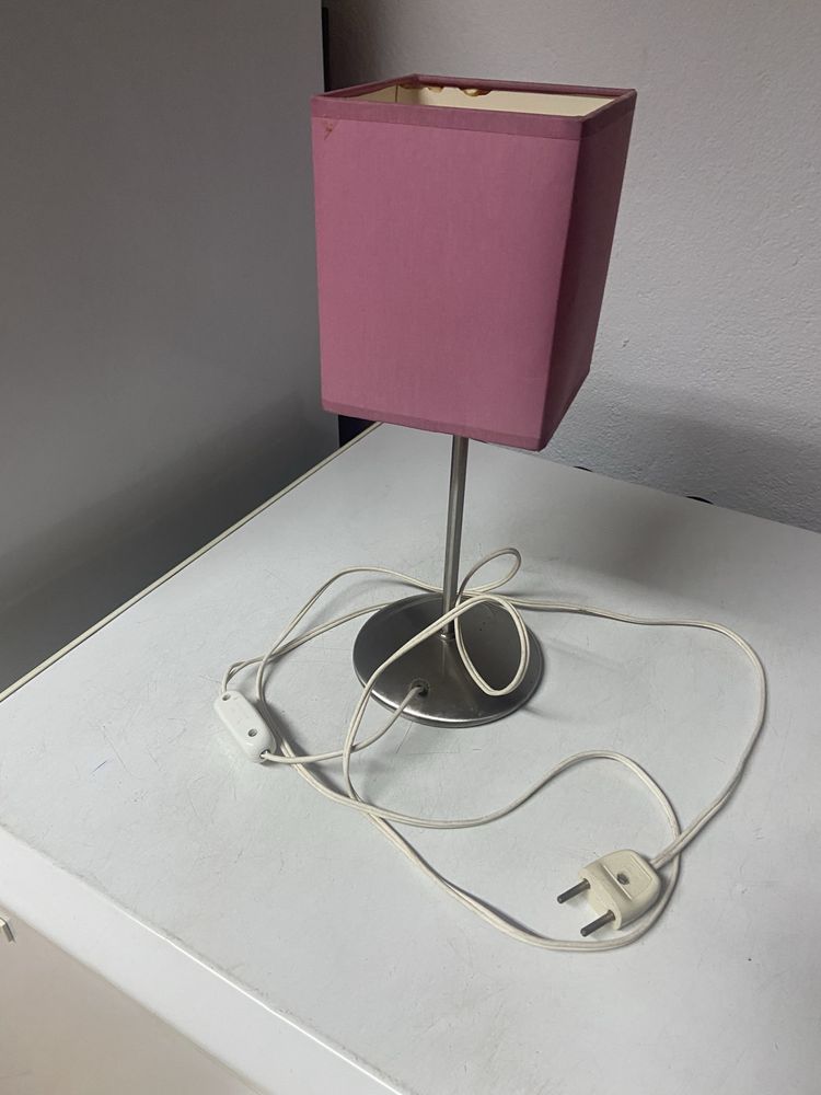 Candeeiro cor de rosa para mesa de cabeceira