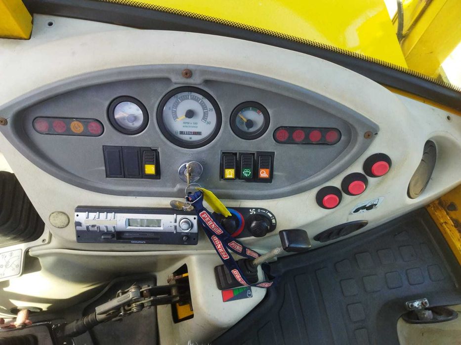 Kopatko-Ładowarka KOMATSU WB 91R Utility z 2000 Roku,CASE,JCB,CAT