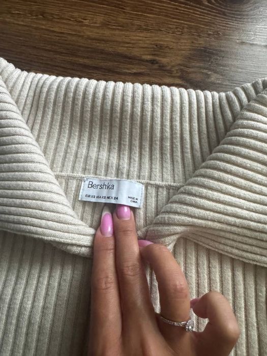 Кофтинка Bershka на підлітка !