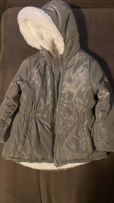 Зимова куртка на дівчинку 3/4 роки