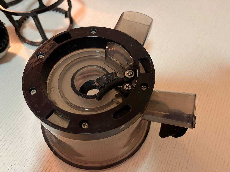 Шнековая соковыжималка Panasonic MJ-L500