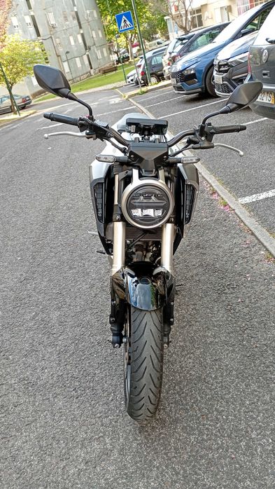 CB125R apenas alguns detalhes esteticos.