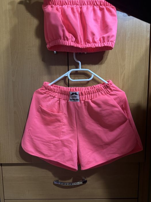 Яскравий літній костюм