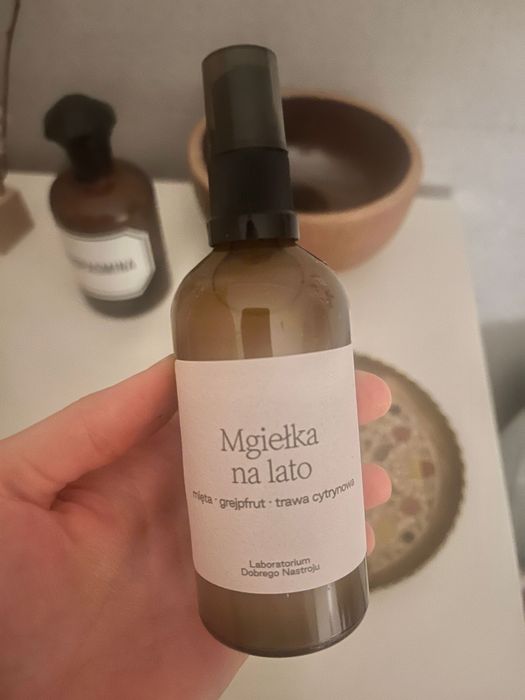 Mgiełka na lato laboratorium dobrego nastroju mięta trawa cytrynowa