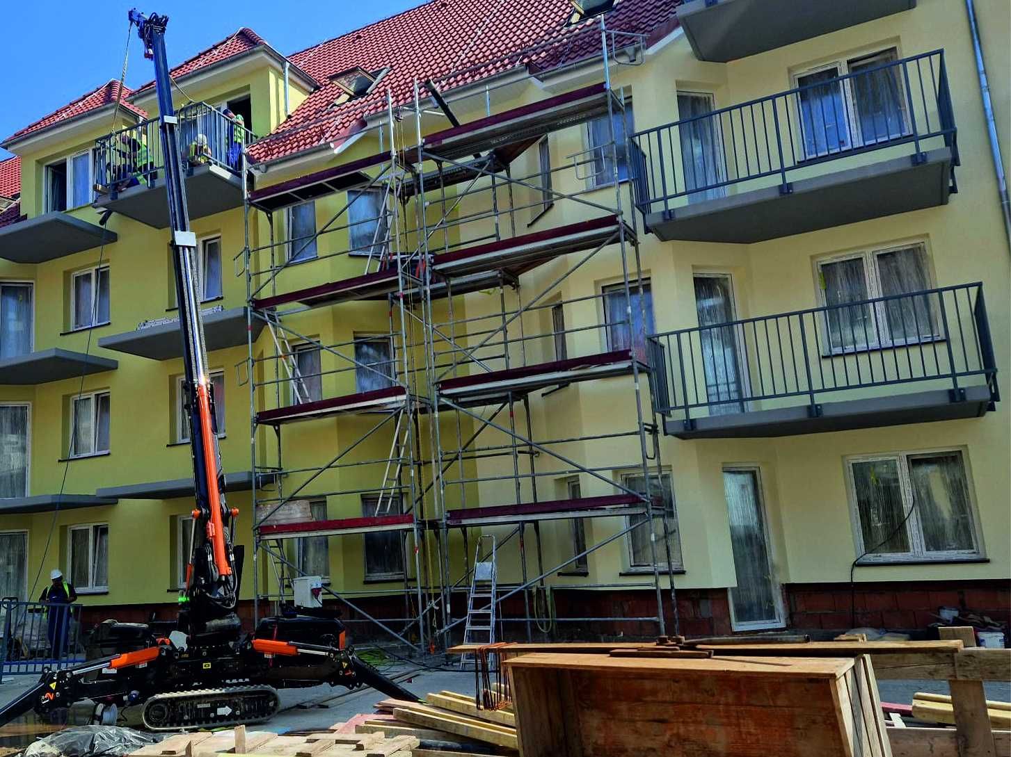 Wynajem z operatorem - mini żuraw, dźwig BG Lift M250 + wózek do szyb