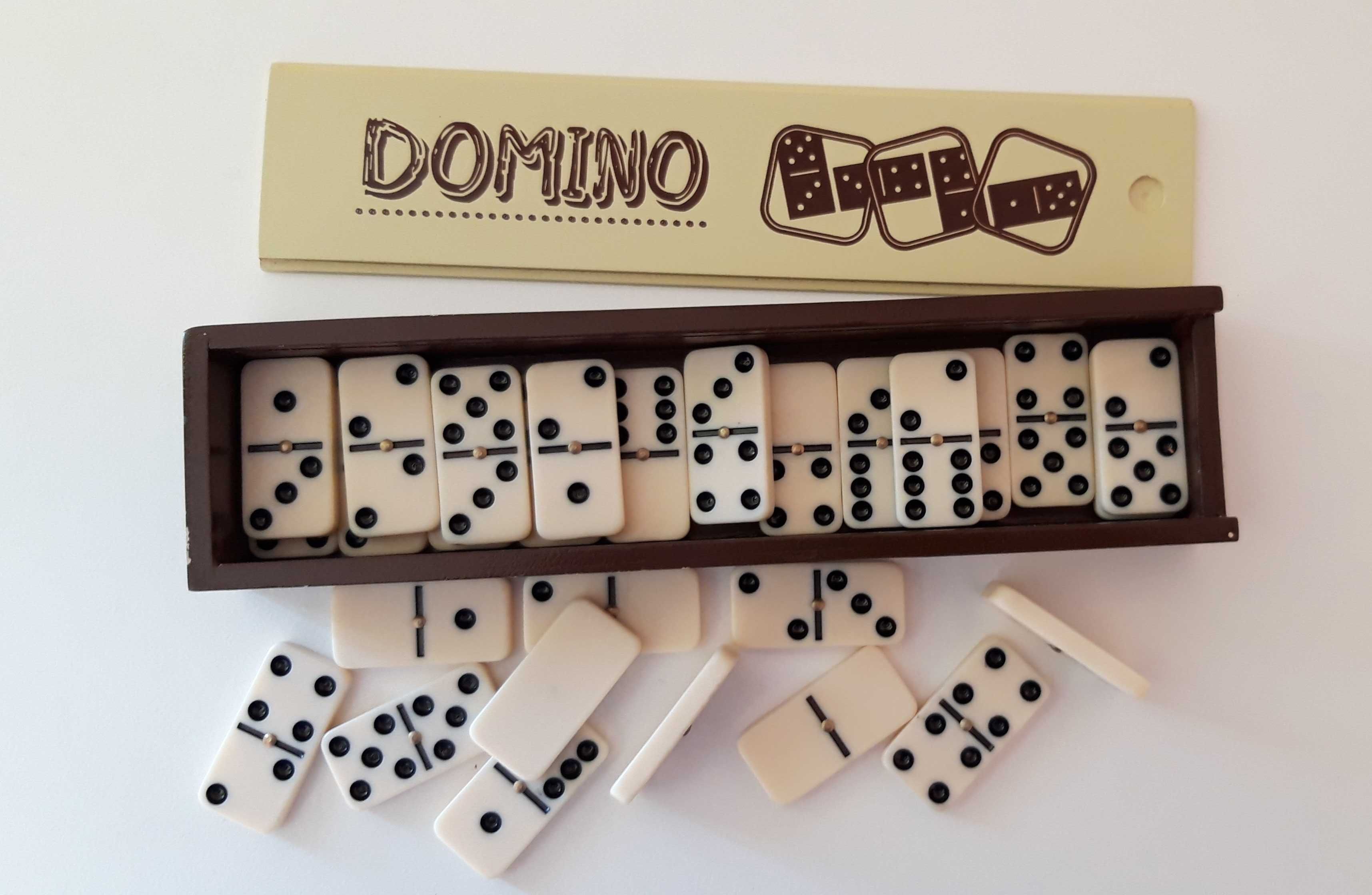 Clássico jogo de DOMINÓ