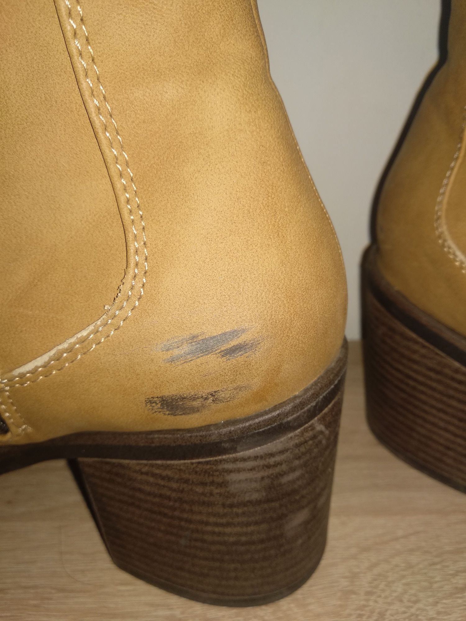 Botki musztardowe Deichmann