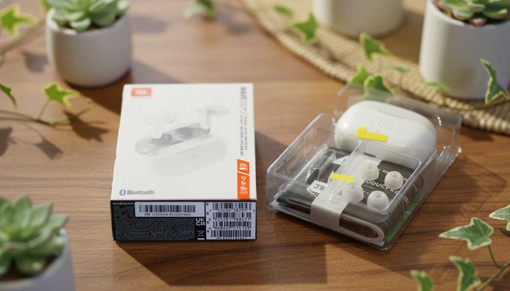 JBL навушники вакуумні Б/У, стан 3/10. Повна комплектація, є дефект