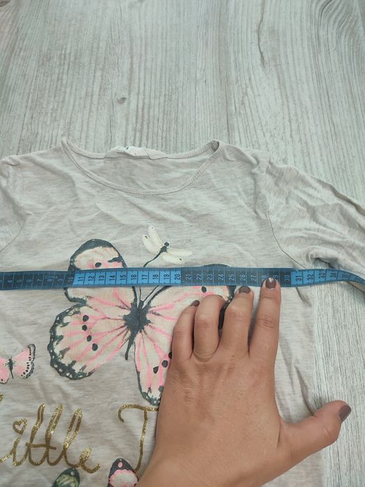 H&M 122 128 bluzka dziewczęca długi rękaw motyle grafika elastan