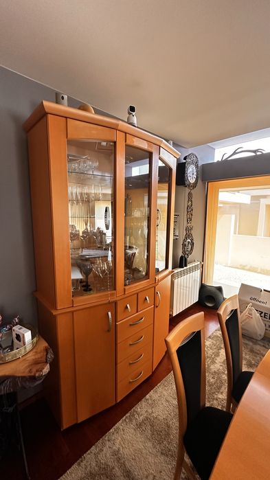 Conjunto mesa de sala de jantar com 6 cadeiras e Vitrina