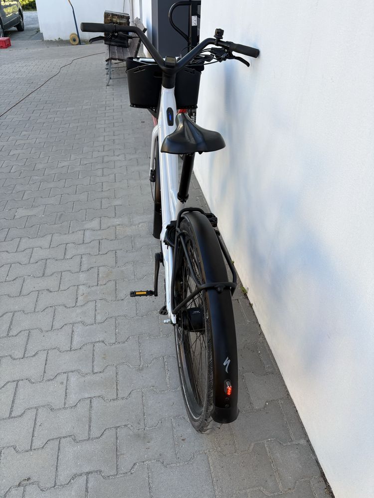 Rower Elektryczny Specialized Turbo Como SL 4.0 dokumenty ładowarka