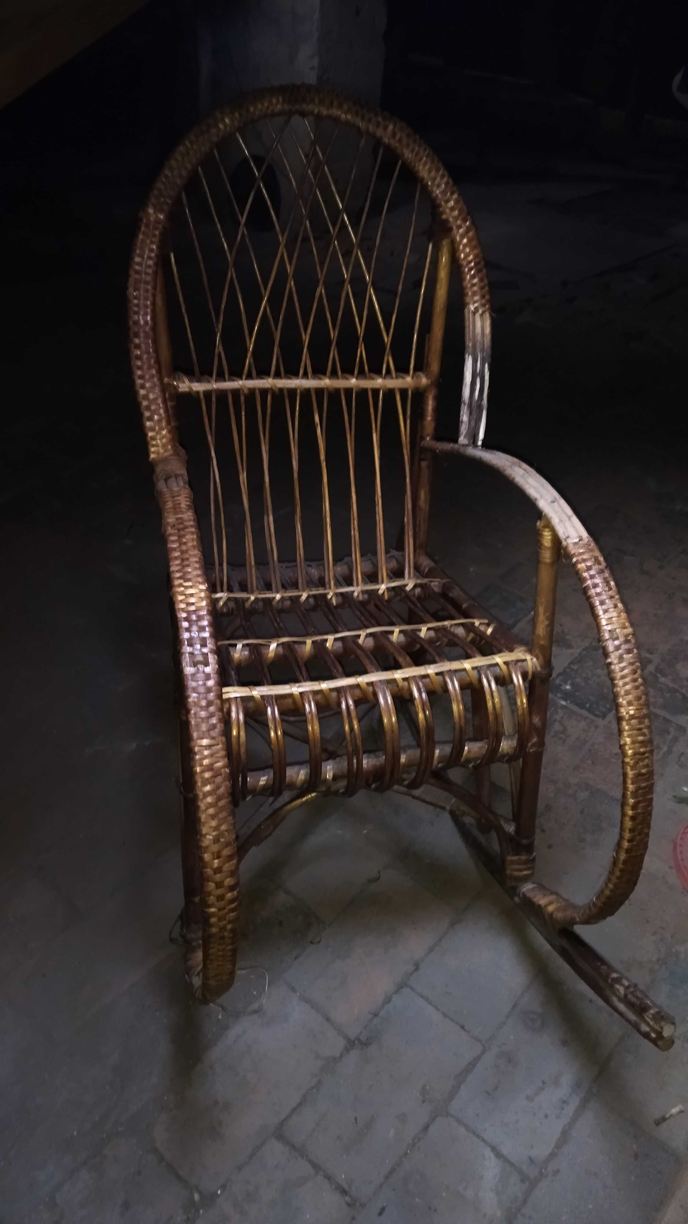Крісло качалка плетене