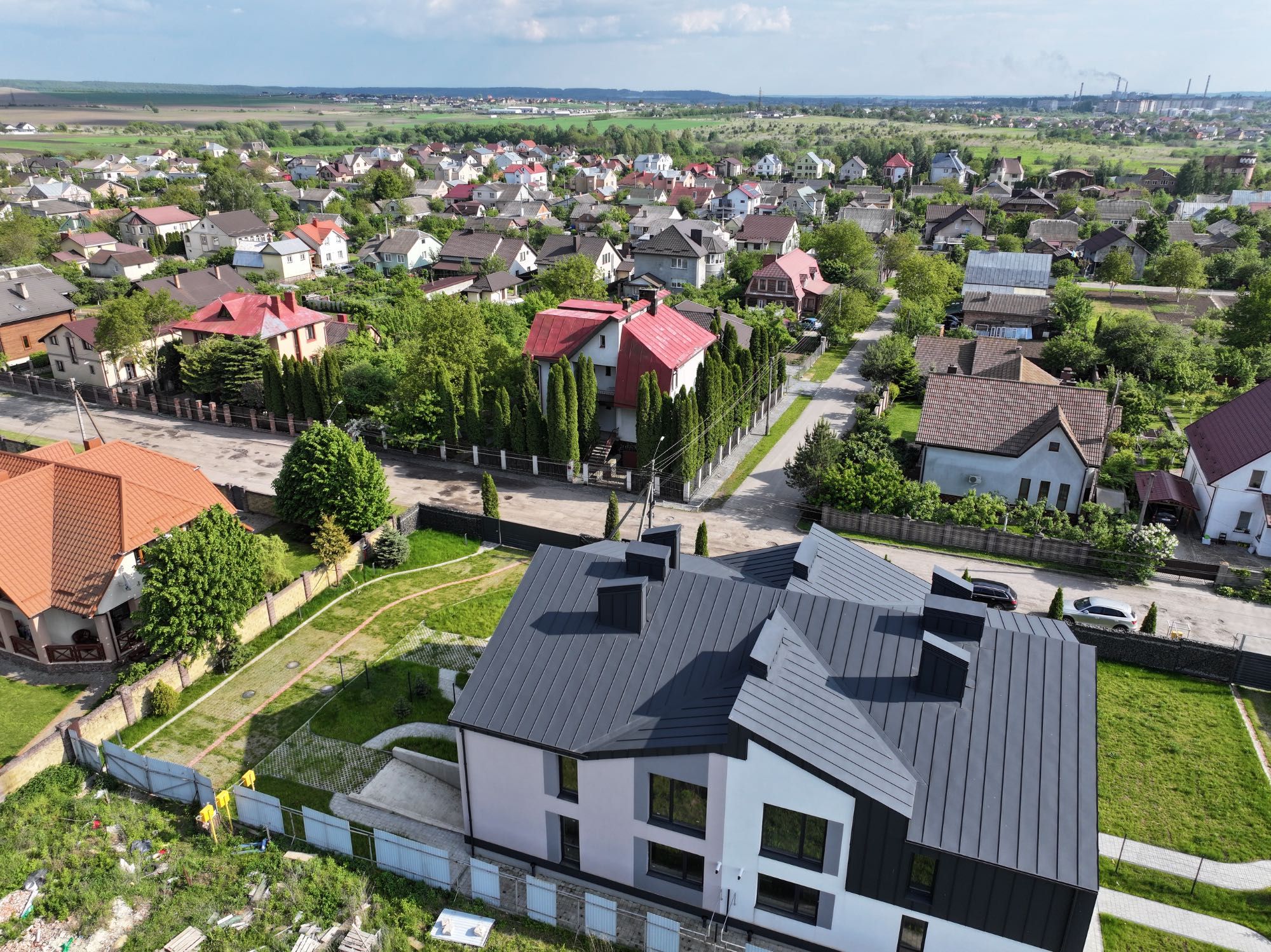 Сучасний будинок на 4 сімʼї — інвестиція, яка працює!