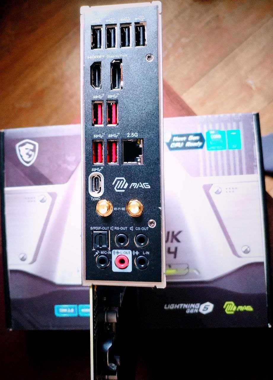 Материнська плата msi mag b760 tomahawk wifi ddr4