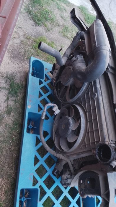 Volkswagen Passat B6 1.9 TDI Pas Przód Przedni Chłodnice Wentylator