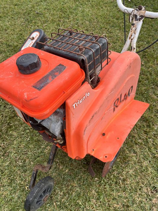 Motoenxada Triunfo compacta — leve, prática e em bom funcionamento