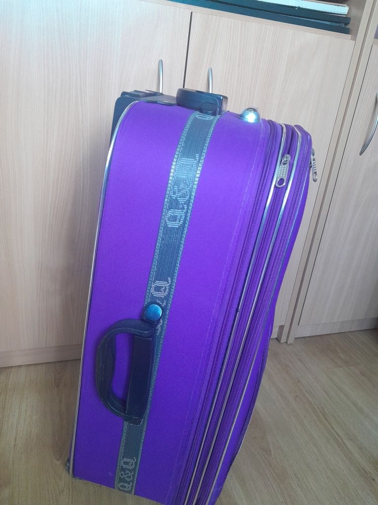 Walizka podróżna na kółkach duża