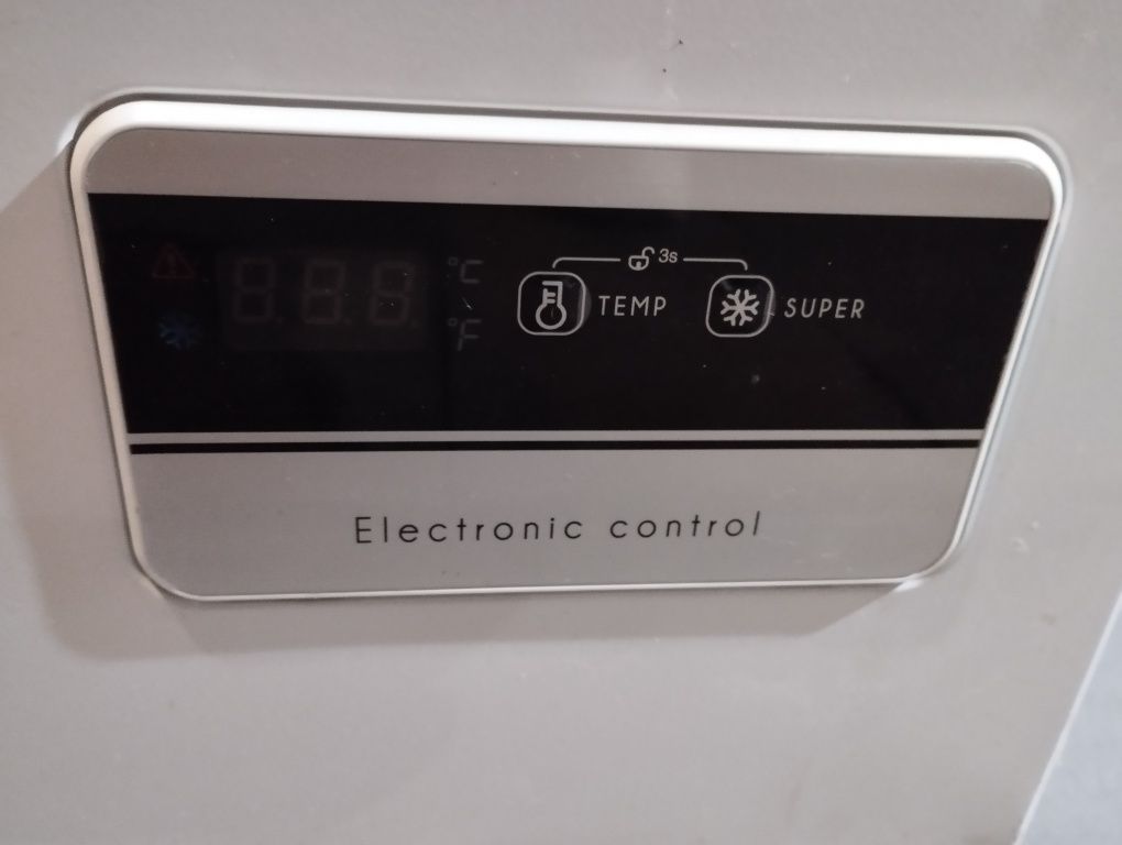 Морозильний ларь MIDEA MDRC279FZF01CE