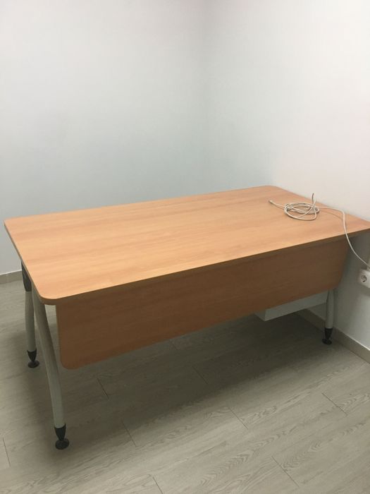 Mesas e secretarias