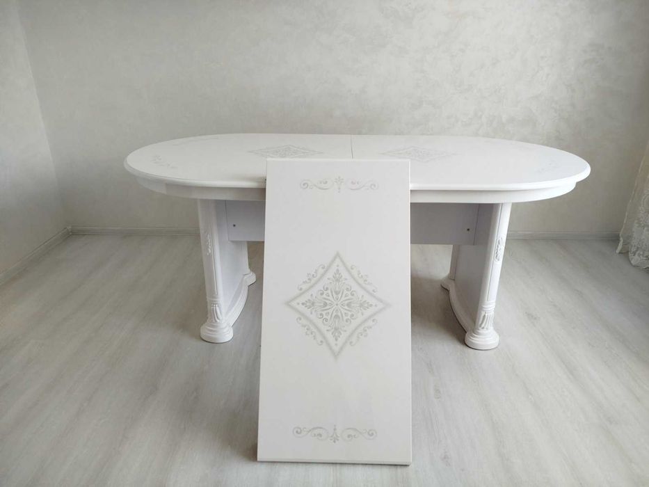 Майже новий розкладний стіл