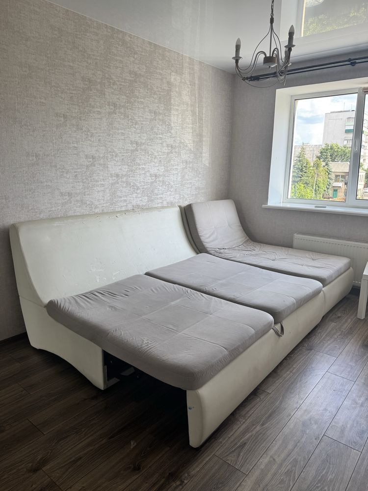 Продам б/у угловой расклодной диван