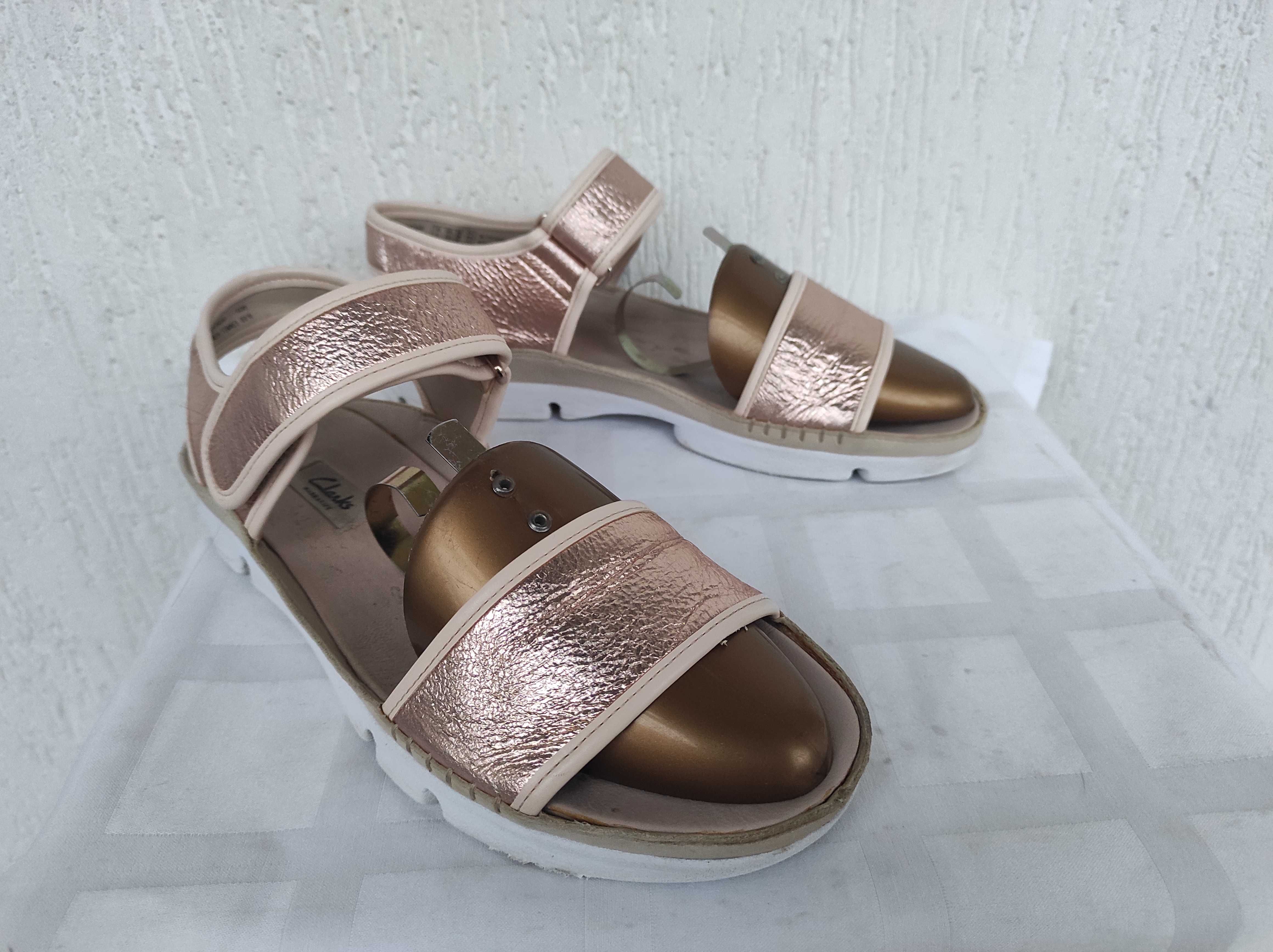 Нарядние кожанние босоножки Clarks narrative р.38