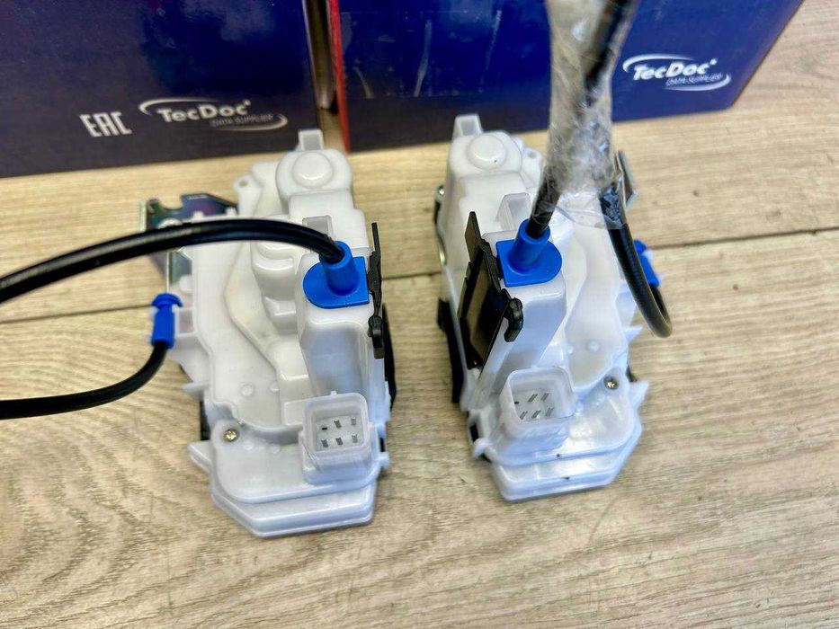 Замок двери зад перед лівий правий Fiat Doblo 263 Фіат Добло Combo