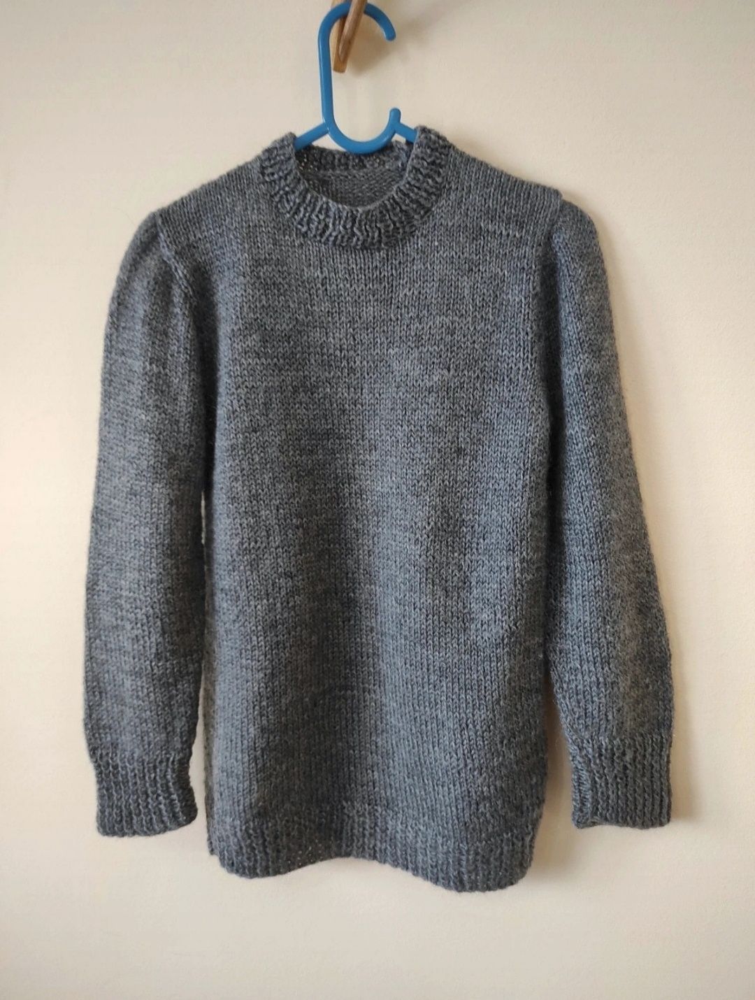 Szary sweter wełniany handmade 122/128