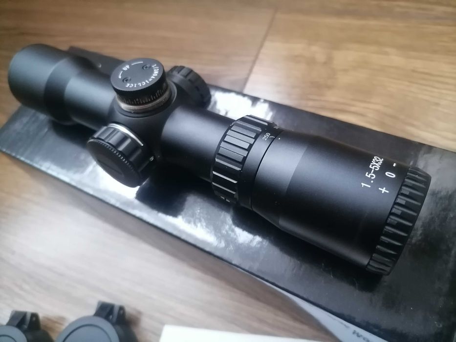 Оптичний приціл мінік загоннік 1.5-5x32IR.