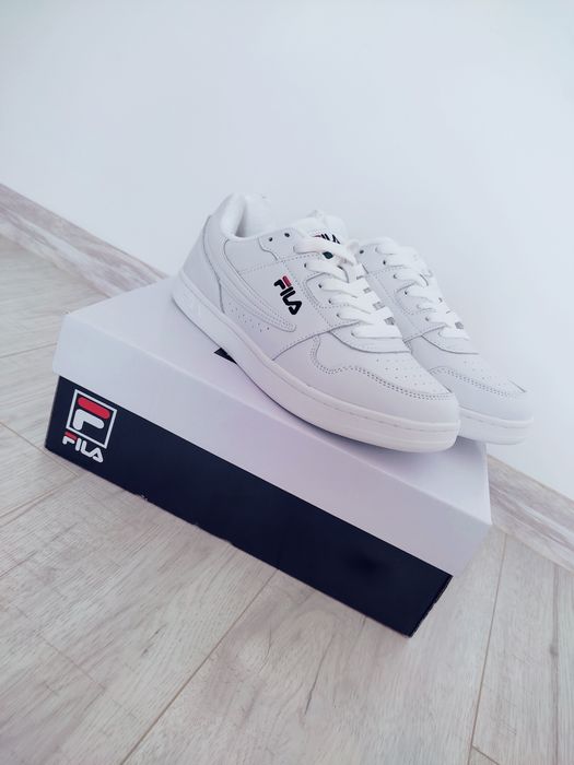 Białe sneakersy ze skóry naturalnej Fila roz 39